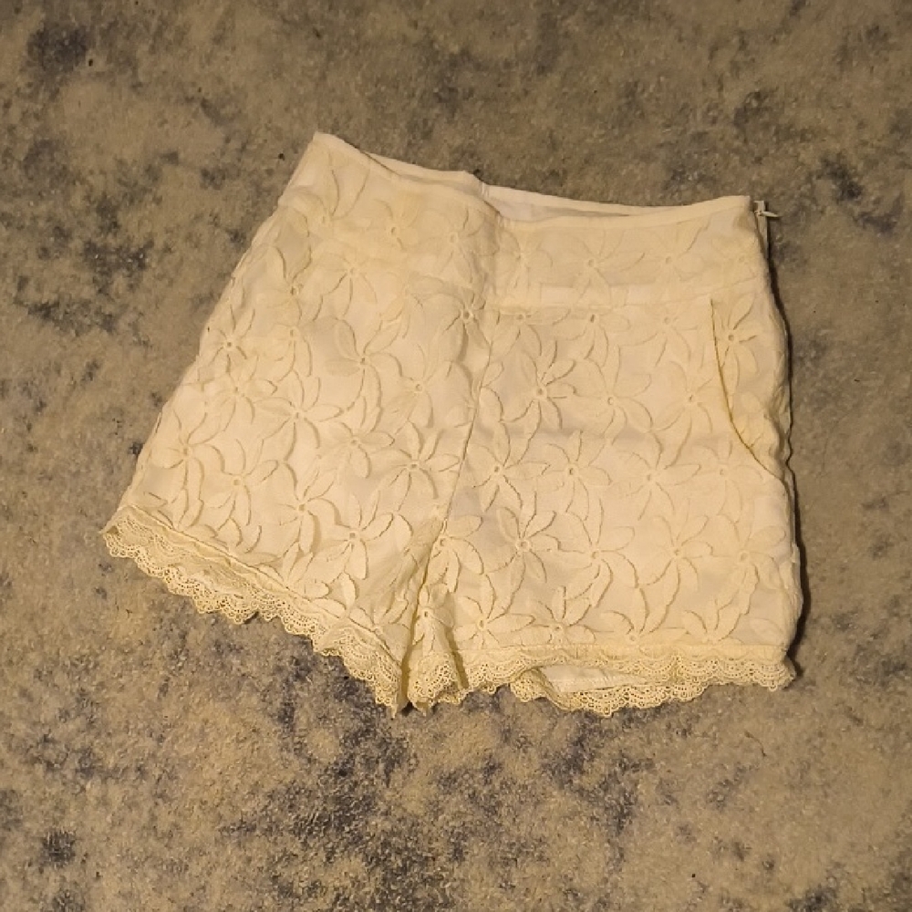 Monteau | Women's High Waist Lace Shorts in Light Cream